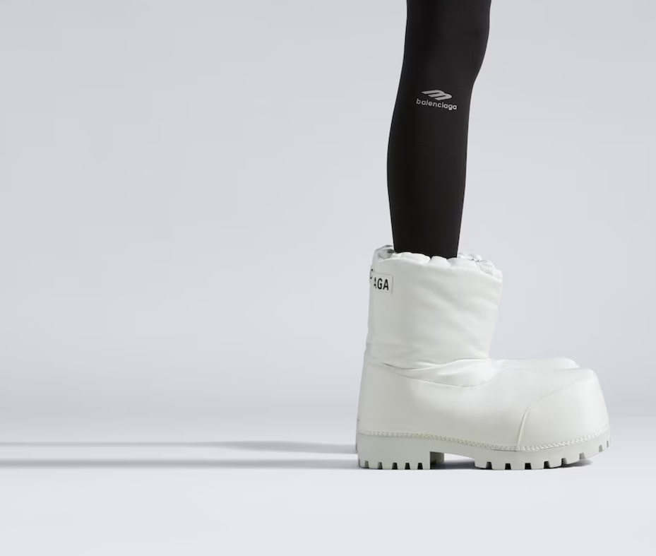 Balenciaga Alaska Low Snow Boots In Black