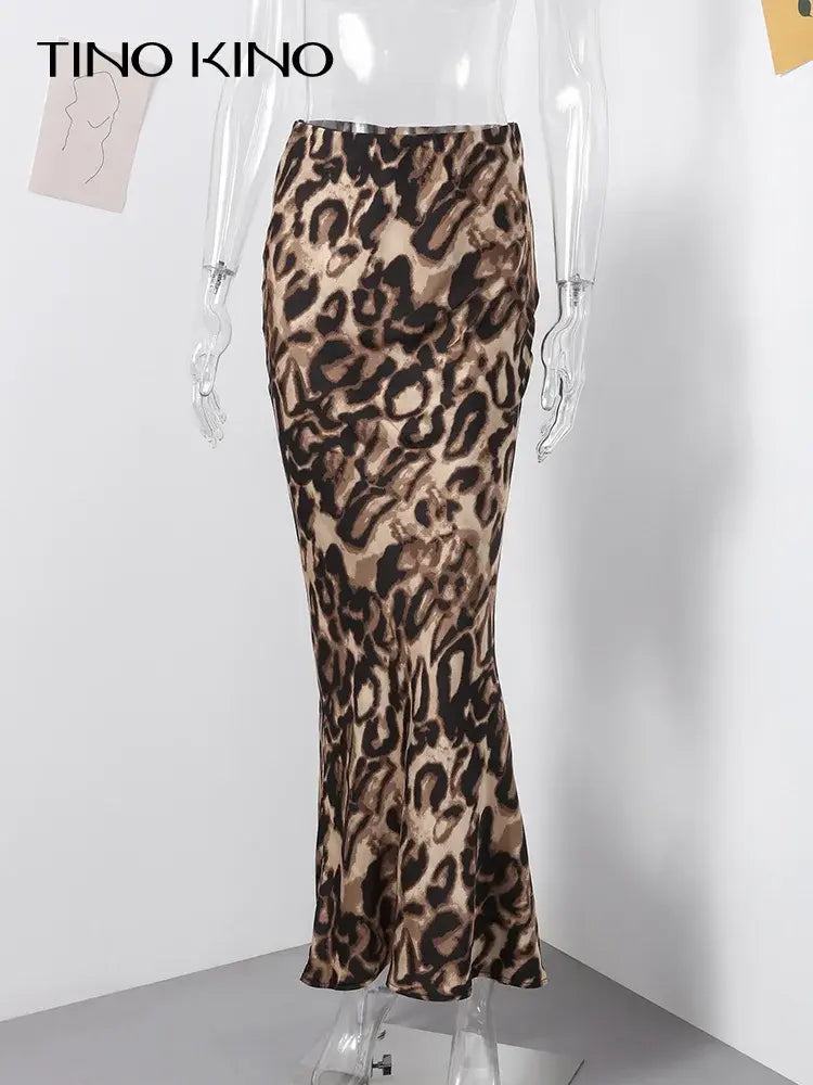 Chic Leopard Slim Skirt